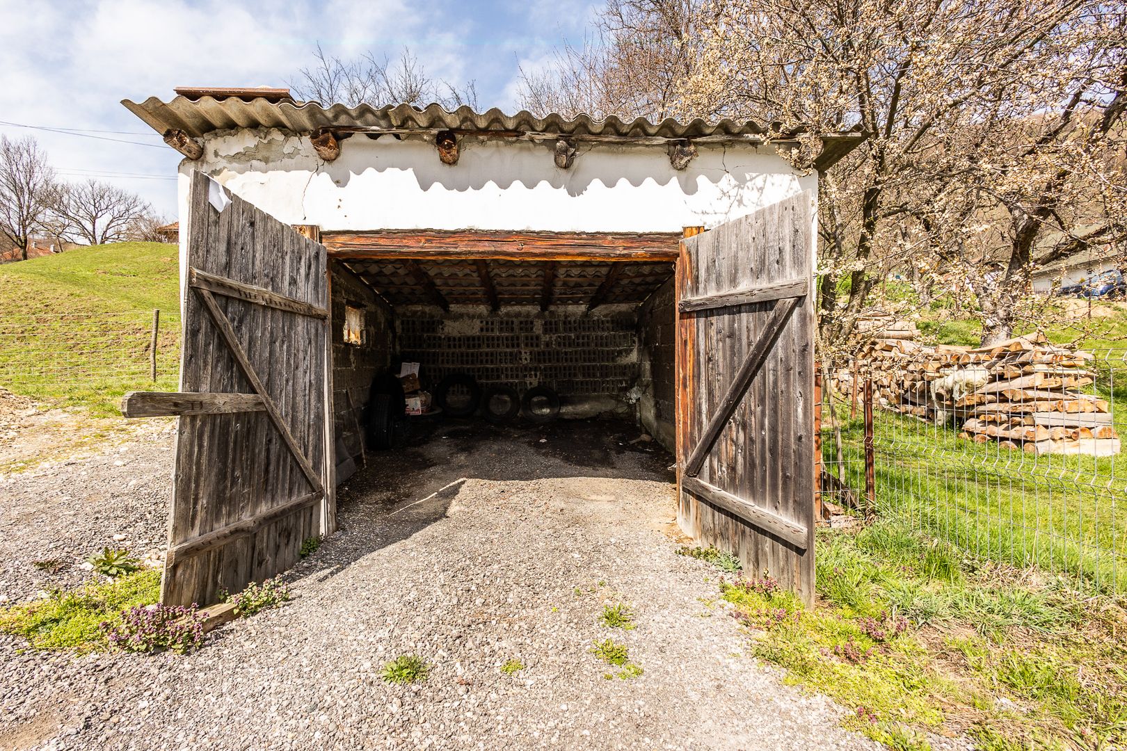 Domeniu de 6.500 mp teren+casa parinteasca,in magia Bucegilor,Moieciu, Brasov. - Poză 8
