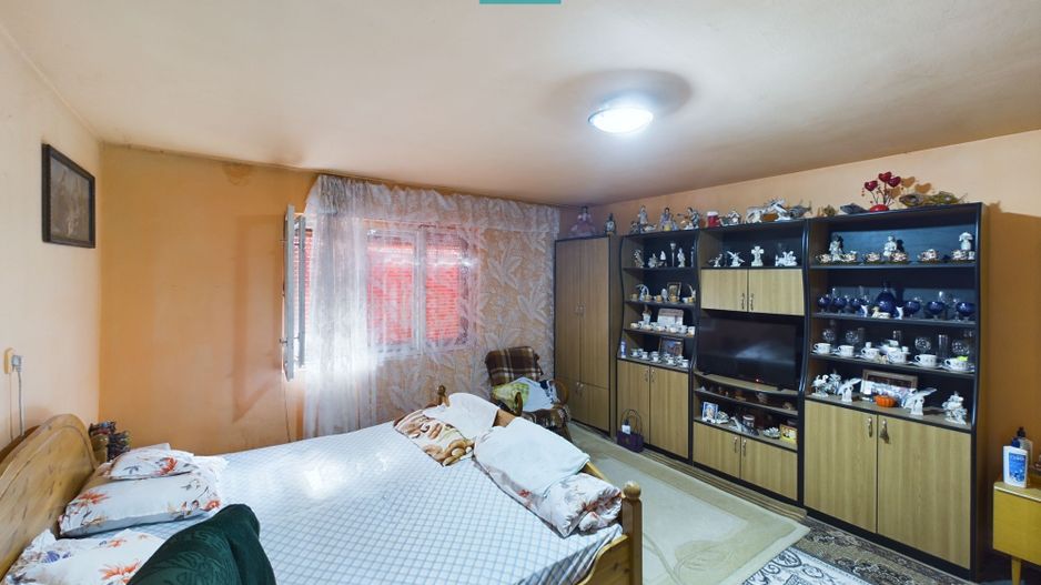 Casă cu 2 camere și 456 mp teren în Ghioroc - Poză 11