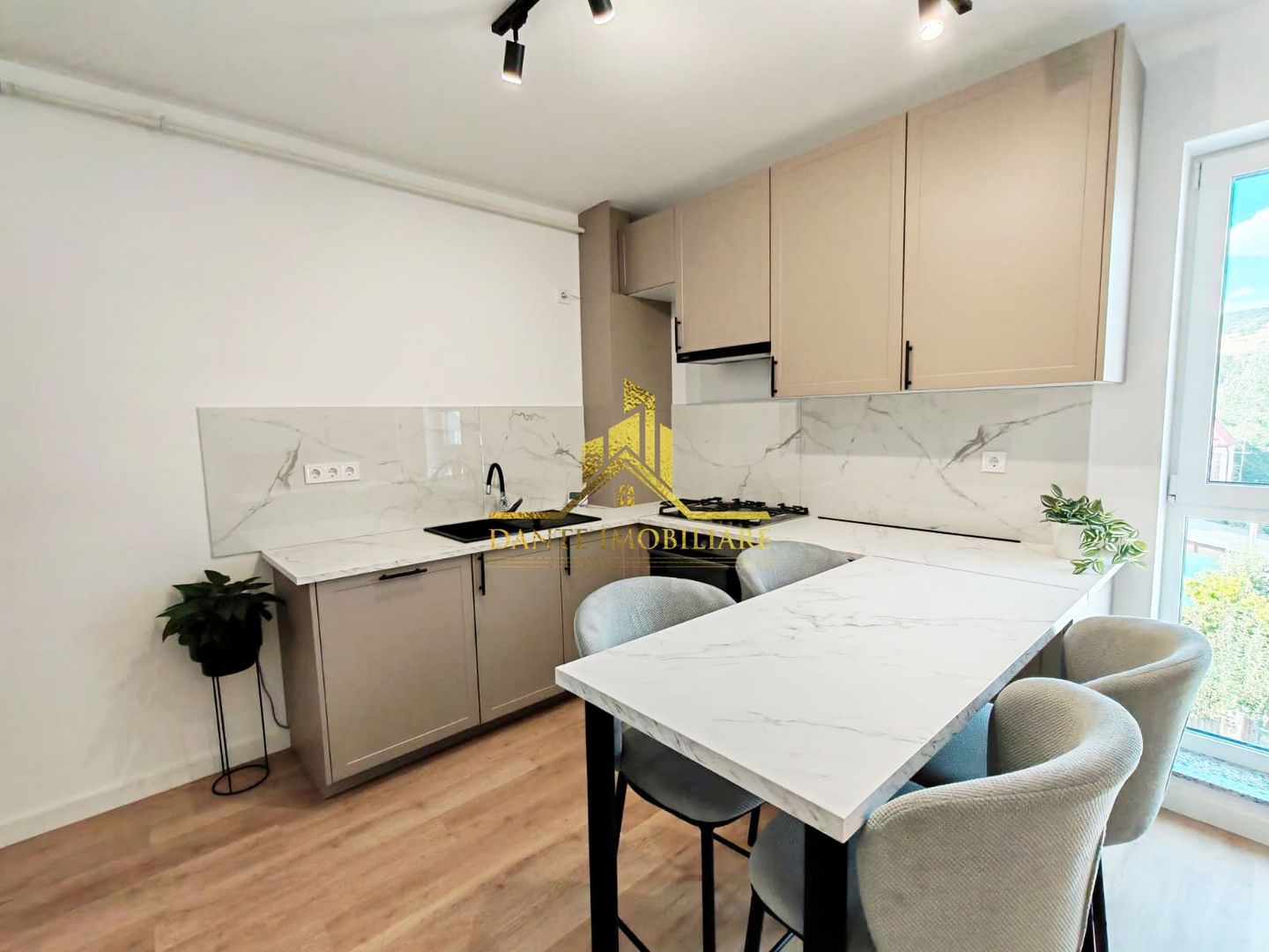 3 camere, ultrafinisat, modern, bloc nou, balcon, parcare, Floresti - Poză 13
