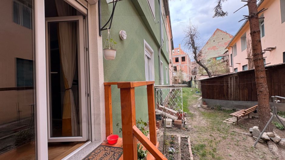 Apartament decomandat 70 mp utili 2 bai pivnita si curte 58 mp Central - Poză 19