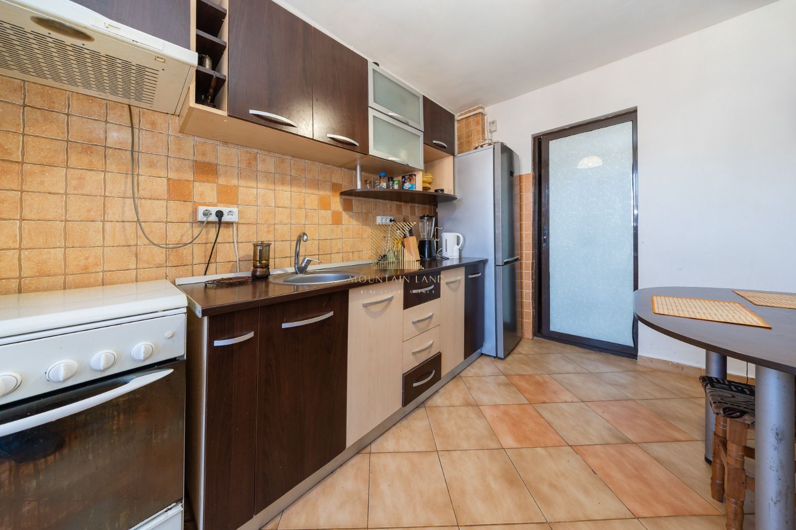 Apartament 3 camere, vedere superbă, Răcădău, str. Carpenului - Poză 4