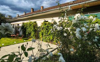 Locuință deosebită în Centru – apartament la casă, curte proprie! - Poză 12