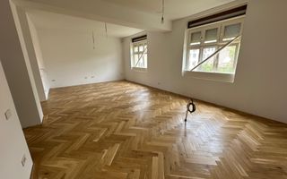 Apartament renovat în clădire istorică - are garaj - Poză 3
