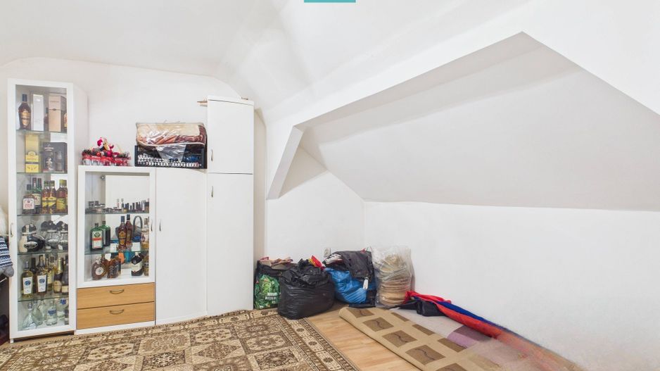 Două case, curte mare, lângă Castelul Huniazilor - Poză 24