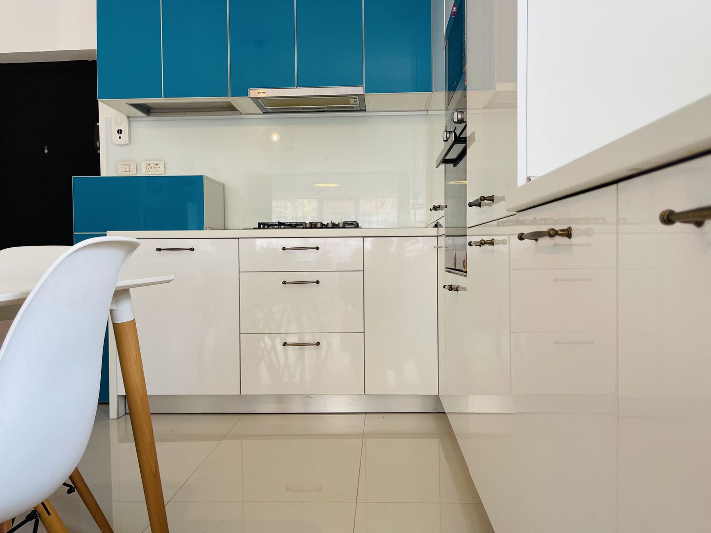 INCHIRIAT - Apartament modern cu 3 camere & 2 bai | 72 mp | Terasa inchisa - Poză 4