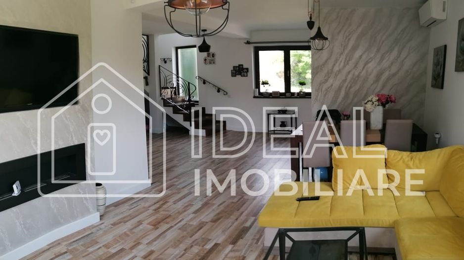 Casa moderna cu 4 camere, La  CHEIE in Poplaca - Poză 1