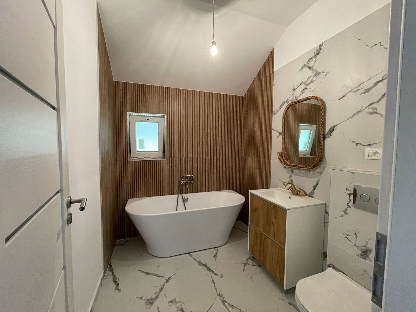 Duplex-4 camere-pozitie excelenta-la asfalt-Remetea Mare - Poză 11