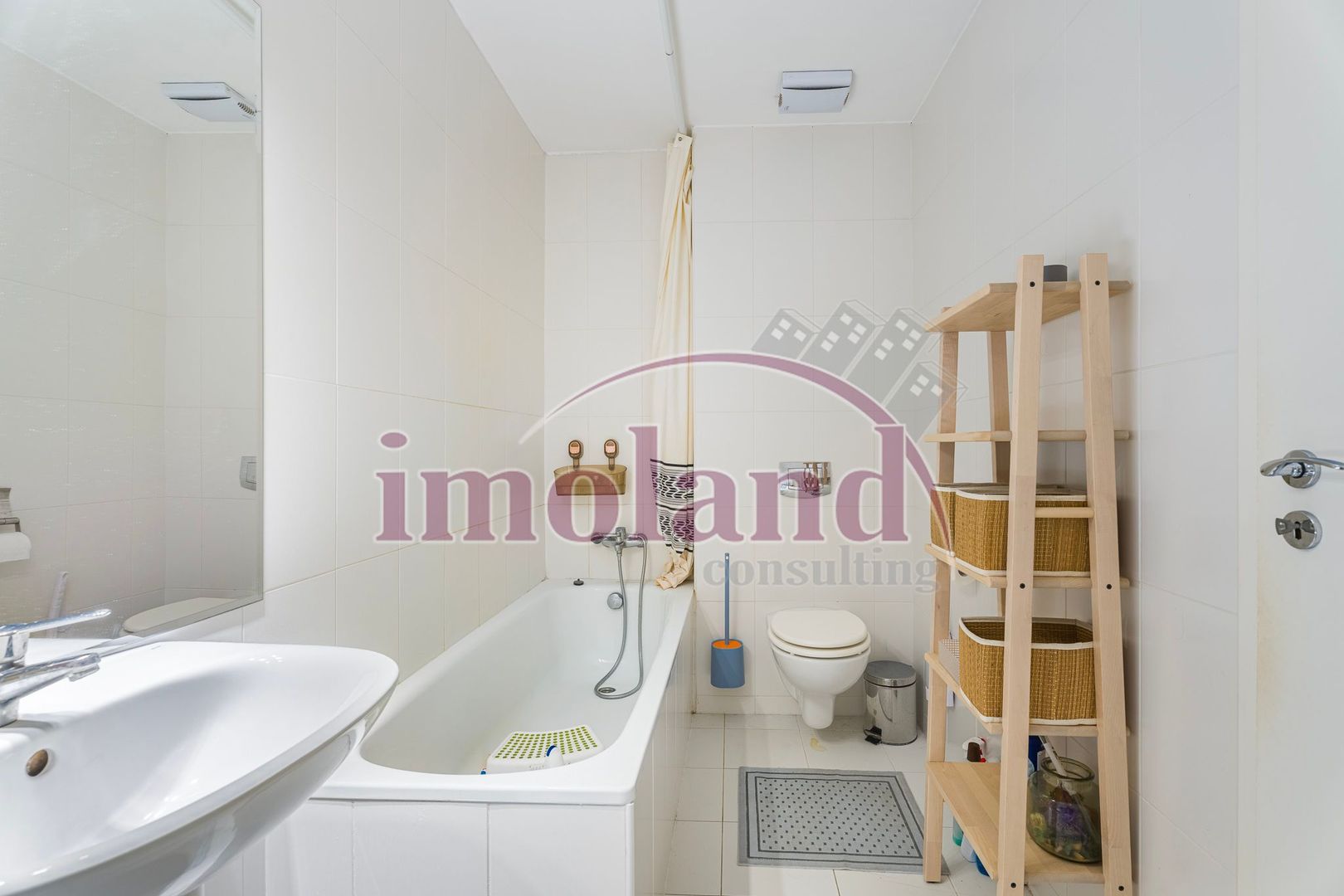 Vanzare - Apartament 3 camere- ULTRACENTRAL - Complex Delea Veche 24 - Poză 17