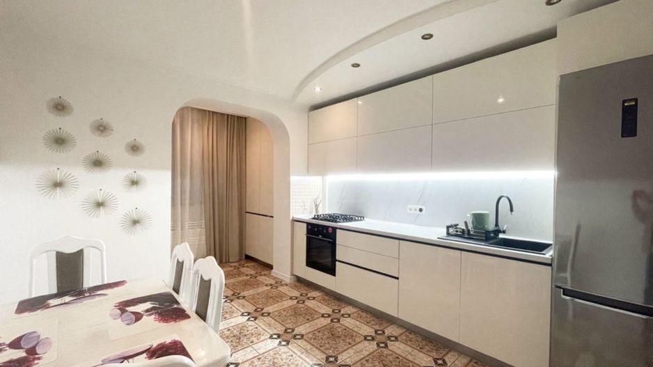 Apartament Centru! 90 m2! 2 + living! - Poză 3
