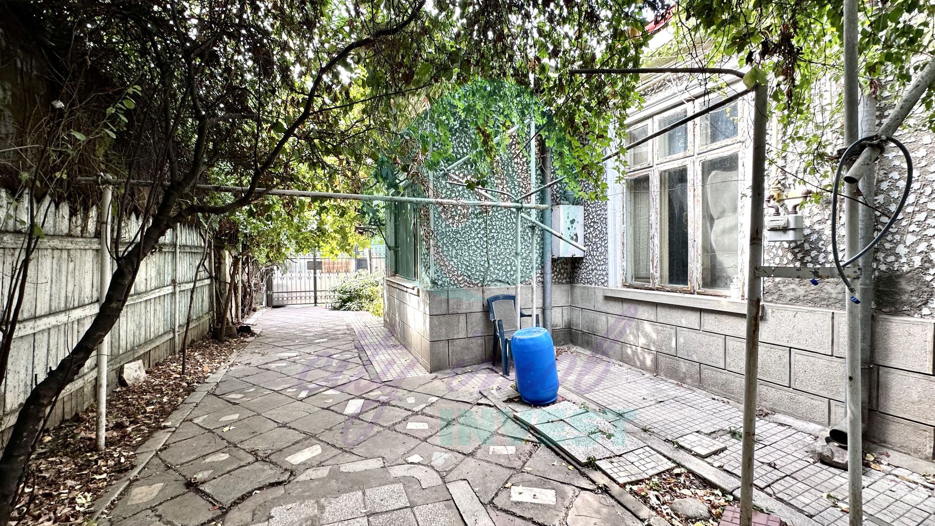 Casa cu teren de 342 in zona Unirii-Calea Calarasilor - Poză 1