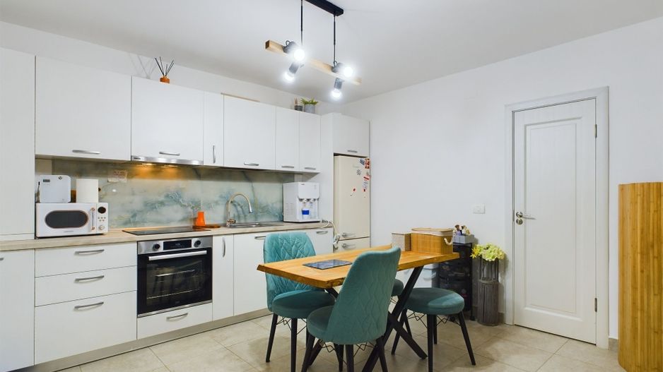 Apartament cu 2 camere la curte , renovat recent - Poză 1