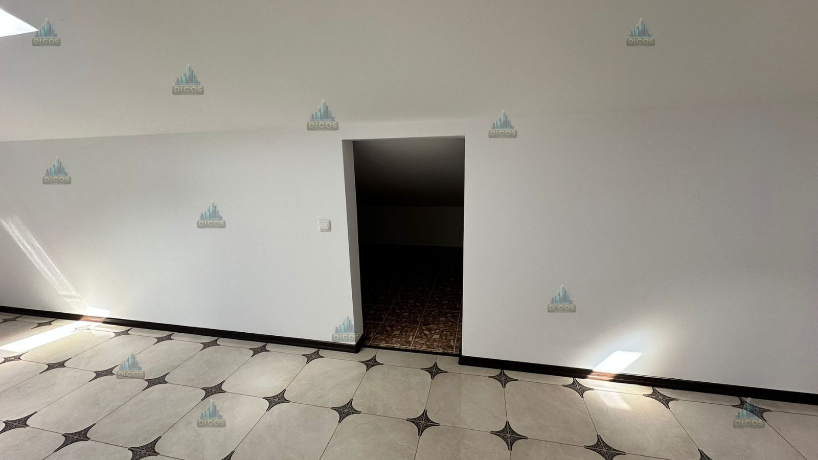 Vilă de vânzare 1500 mp teren - Poză 9