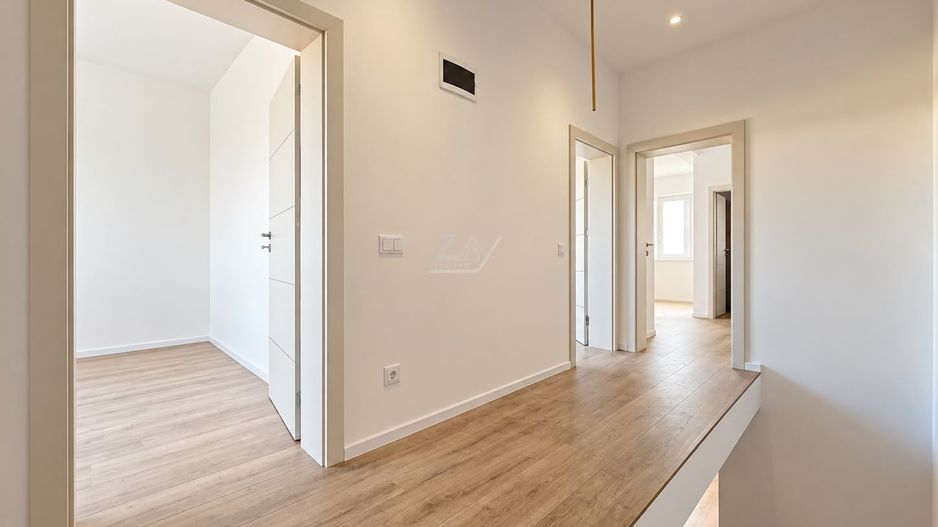 COMISION 0! Duplex finalizat cu 5 camere si 3 bai. Panouri solare. - Poză 9