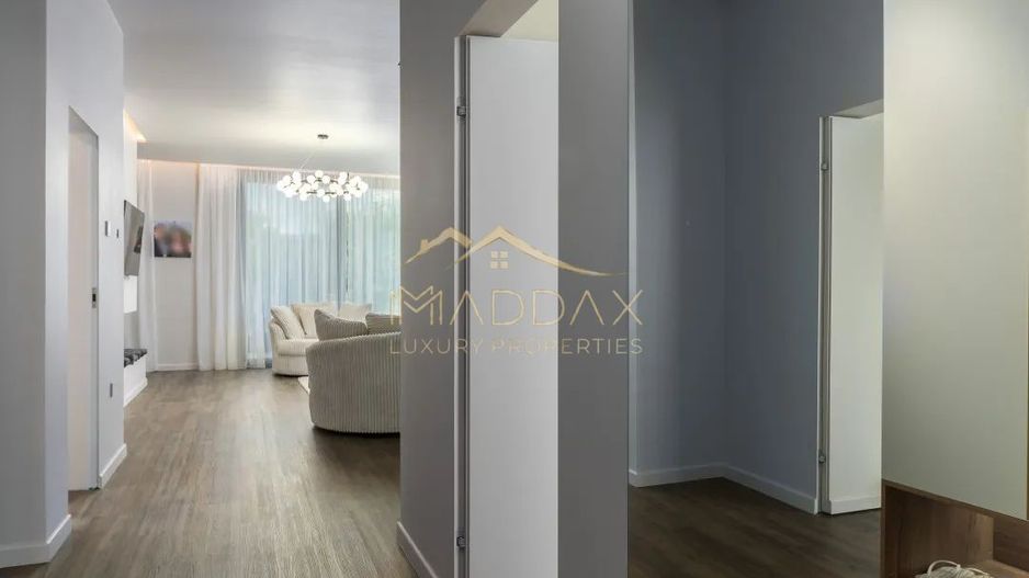 Vilă de închiriat în Voluntari // piscină privată și design modern - Poză 14