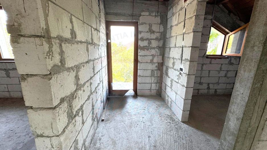 99.900 Euro casa+teren 1000 mp(concesiune) in com Sendreni - Poză 14