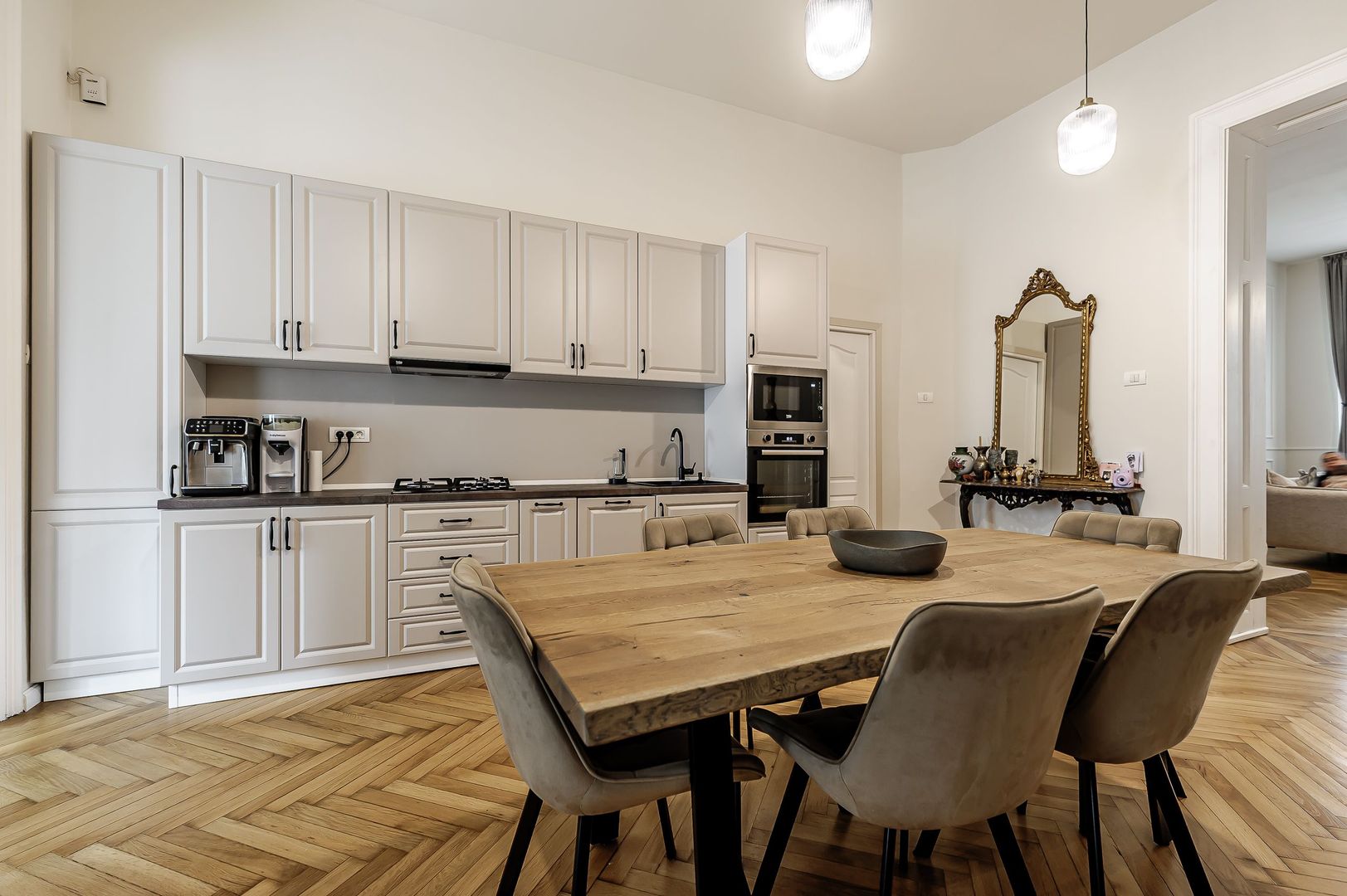 PROPRIETATE VÂNDUTĂ Apartament premium cu 3 camere Ultracentral - Poză 3