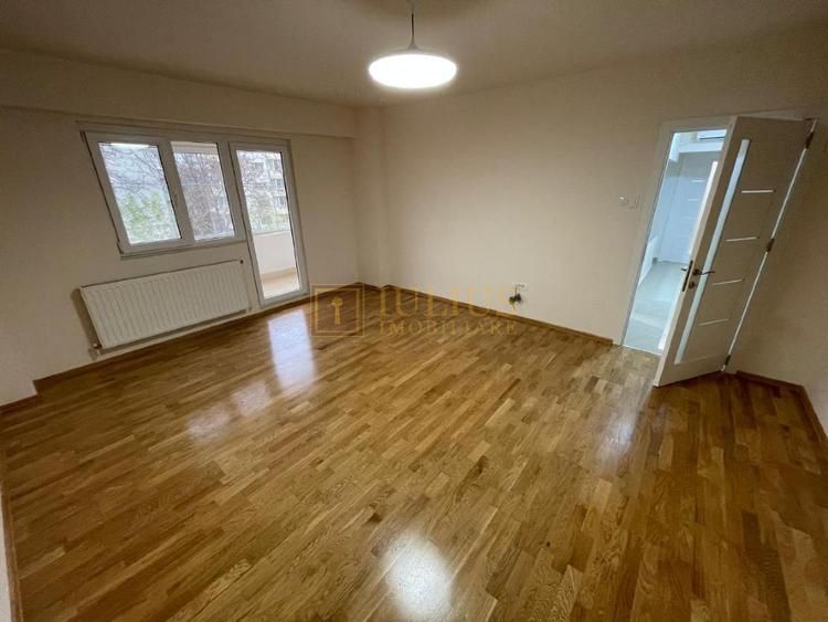 Recent renovat| 2 camere| garaj, et.2| lift| balcon 12 mp. - Poză 1