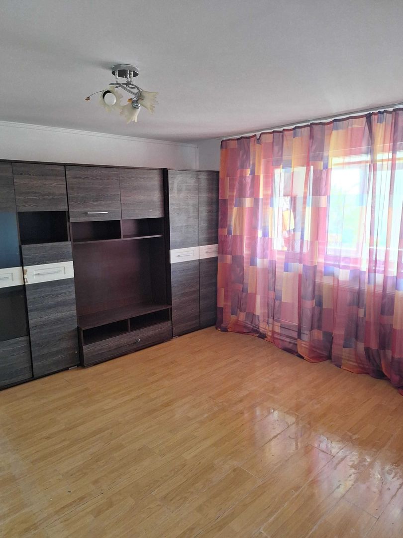 Inchiriez apartament - Poză 4