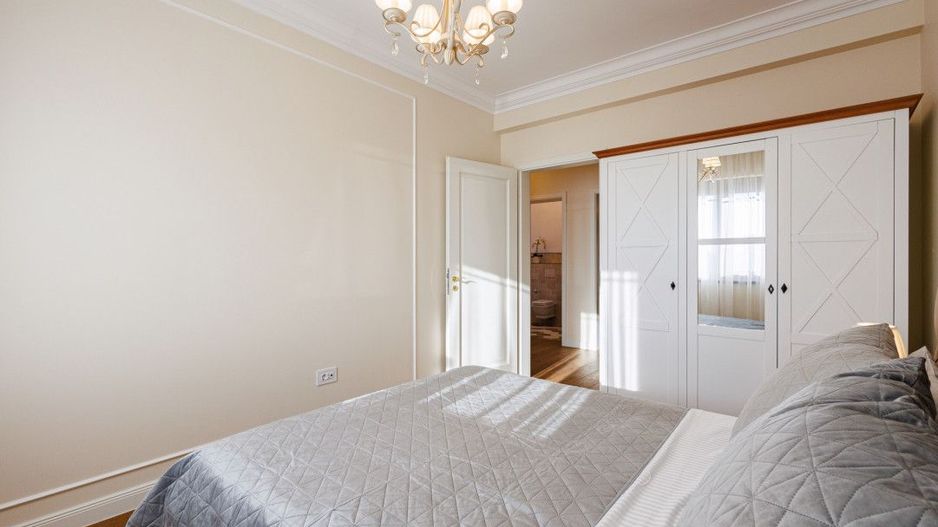 Casa de Lux cu Design Clasic și Piscină la limita dintre Timișoara și Dumbrăvița - Poză 27
