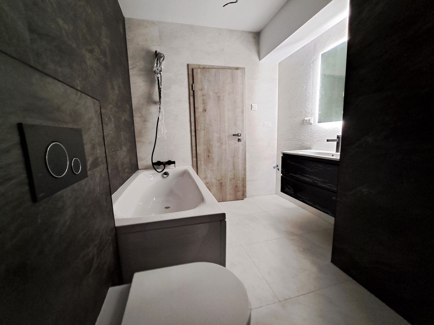 Apartament tip Penthouse cu 3 camere, 2 bai, NOU - Poză 11