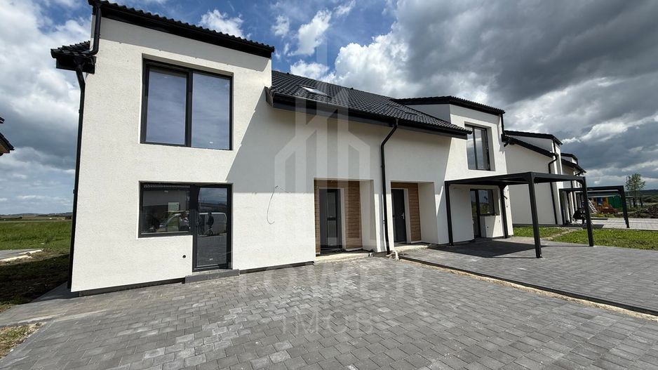 Casă Tip Duplex INDEPENDENTĂ ENERGETIC - Cartier NOU - Poză 1