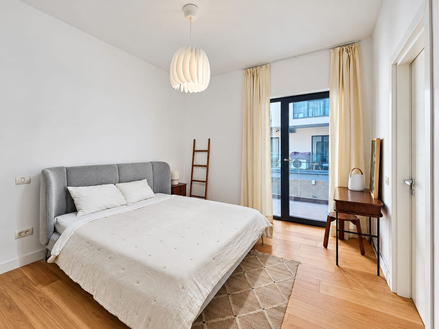 Rent I Premium 3-Room Apartment | Lake View | 100 sqm - Poză 9