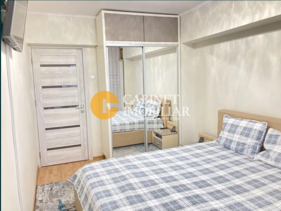 Apartament 4 camere Decomandat - Etaj Intermediar - Zona Nicolina - Poză 2