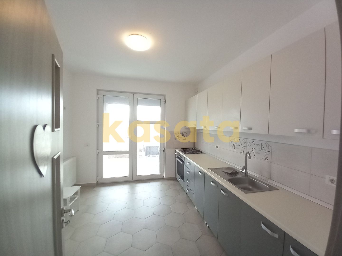 Vilă Modernă 4 Camere | Curte Privată | Zonă Excelentă & Facilități - Poză 8