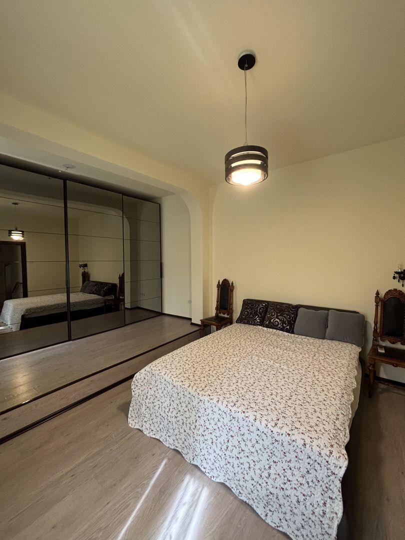 Apartament privat la casa la 5 minute de Piața Victoriei - Poză 12