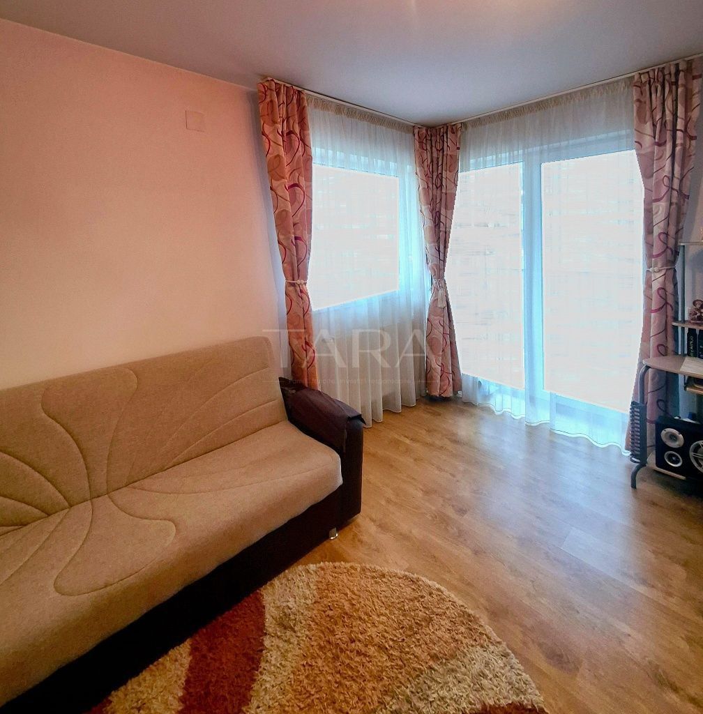 Apartament cu 3 camere și 2 locuri de parcare, zona Florilor. - Poză 3
