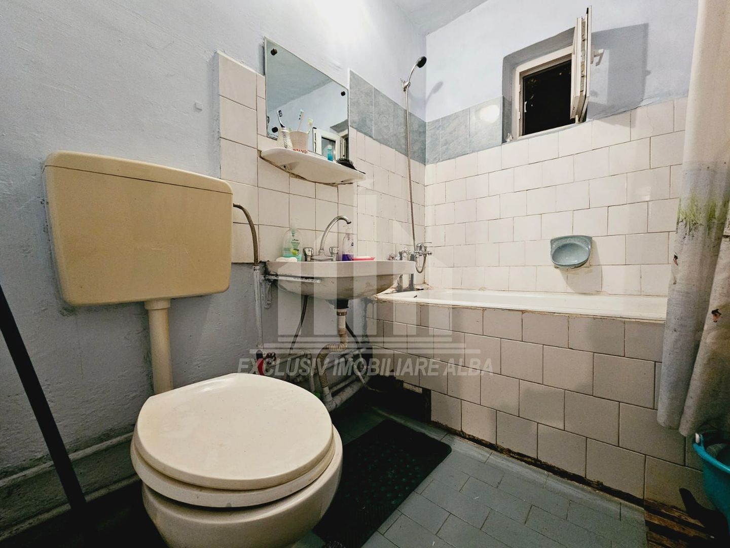 Apartament cu 4 camere decomandate, Cetate - zona Mercur - Poză 8