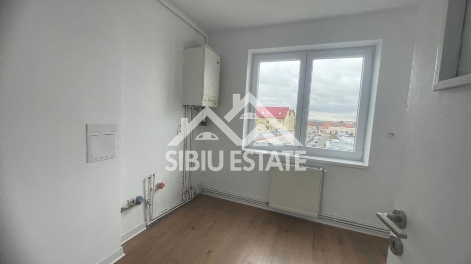 Apartament de vanzare, cu 2 camere, etaj 2, renovat recent Cartier Terezian - Poză 2