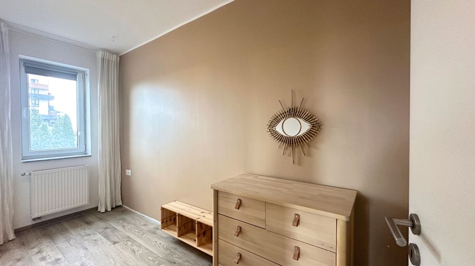 Apartament 2,5 camere chic cu grădină balcon vitrat și mobilier premium - Poză 19