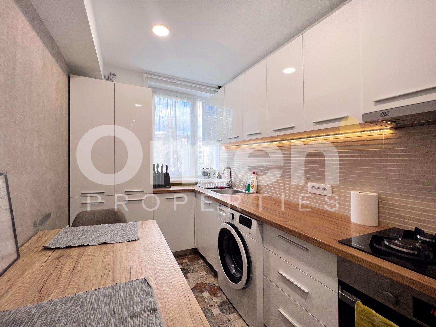 Apartament 2 camere, 50 m², complet mobilat – zonă excelentă. - Poză 1