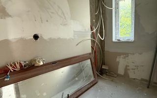 Casa rexeptionata in 2025 singura in curte - Poză 13