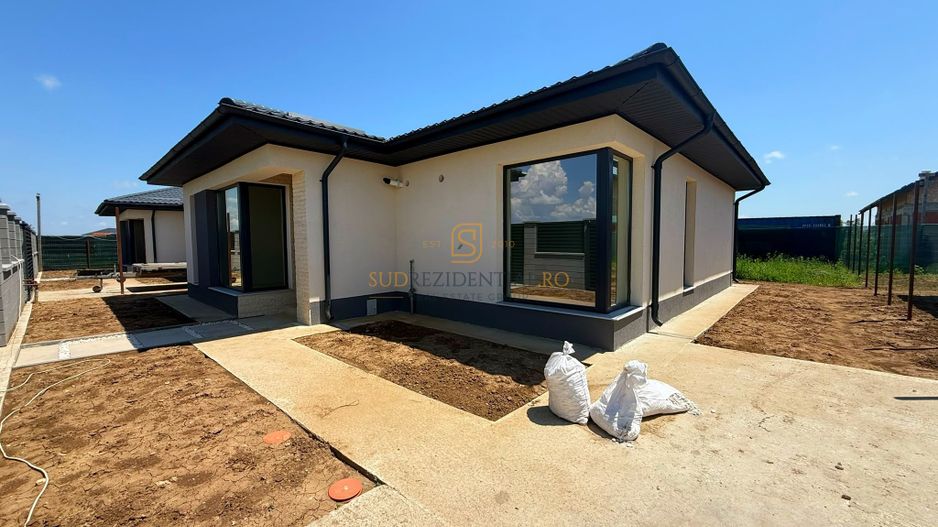 Casa individuala / 3 Camere / 2 Bai / Dressing - Poză 1