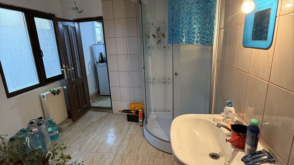 Spațiu de închiriat in vila - 2 camere +birou și curte, Campina - Poză 7