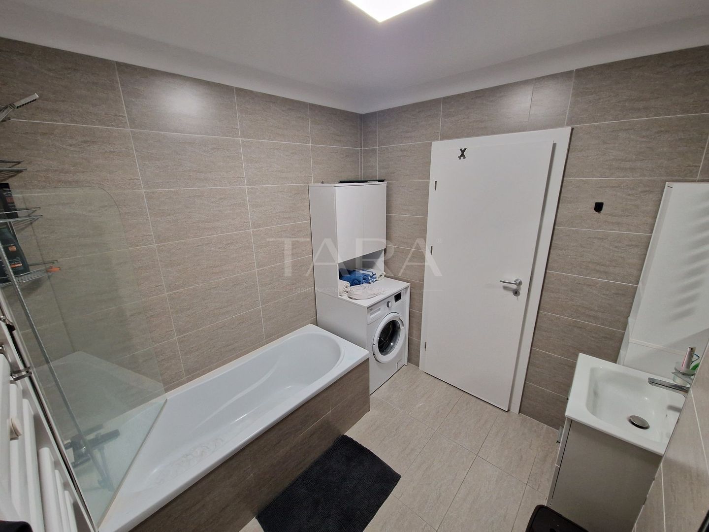 Apartament cu 2 camere și parcare, zona Parc Poligon. - Poză 5