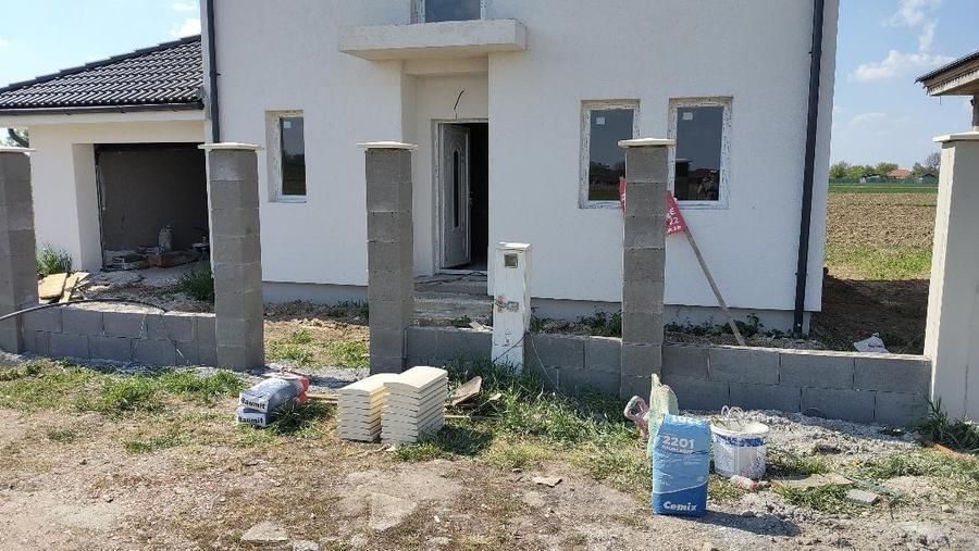 CASA NOUA IN GRI DE VANZARE - Poză 1