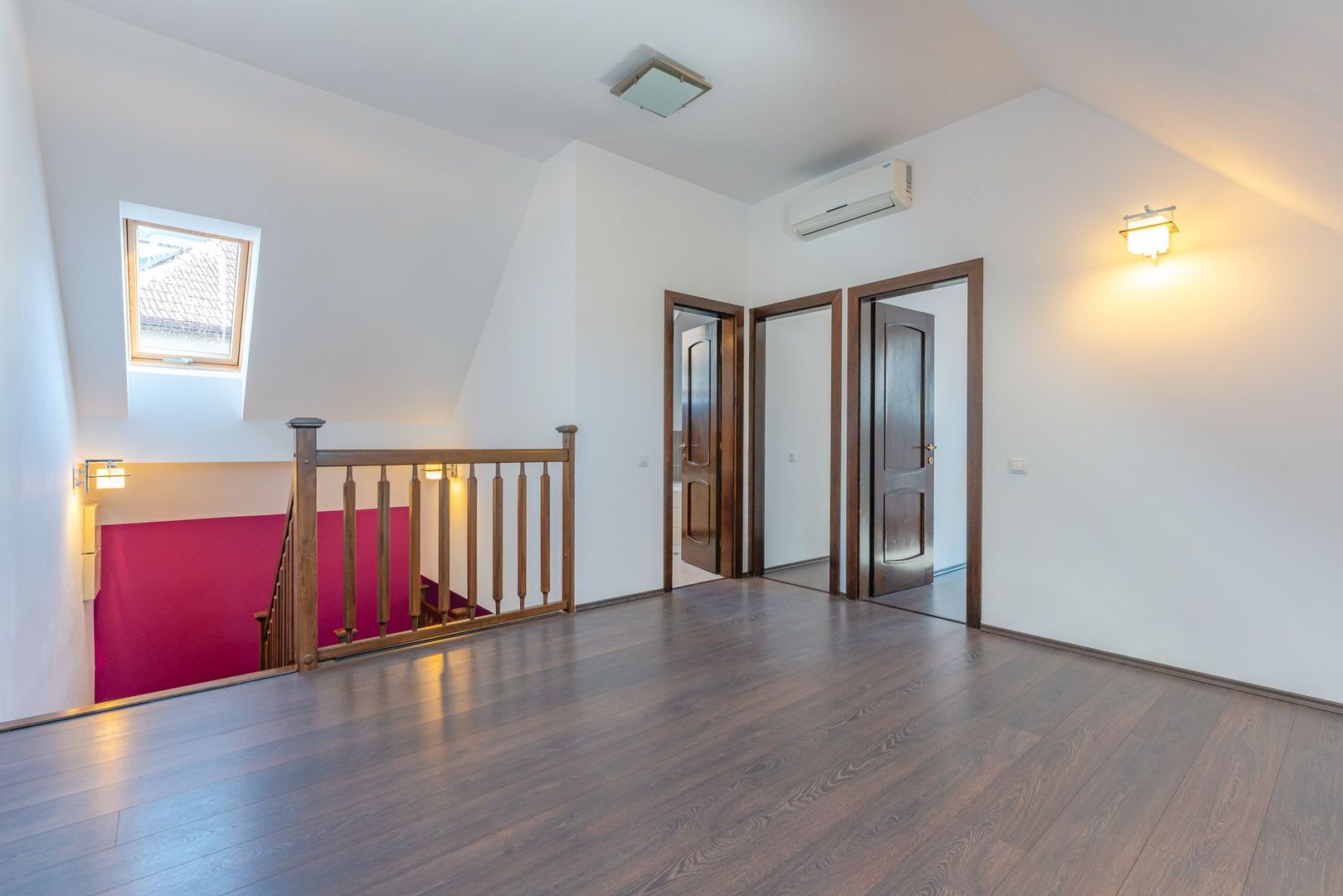 Casă modernă cu garaj și 4 dormitoare, aproape de Piața Sfatului - Poză 21