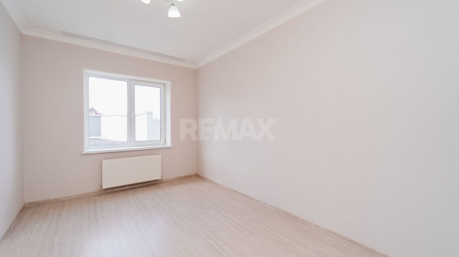 De vinzare Apartament 2 camere si balcon + living cu logie - Poză 9