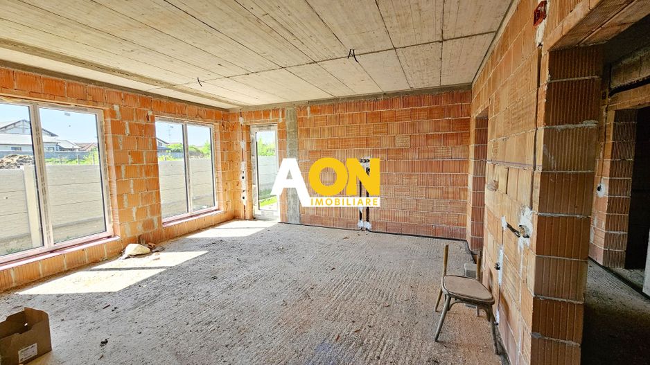 Casa la rosu, 3 camere, terasa, garaj, toate utilitatile, Micesti - Poză 5