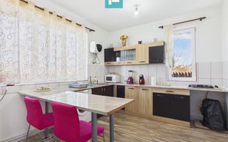 Casă cu 7 camere și teren generos în Șofronea - Poză 6