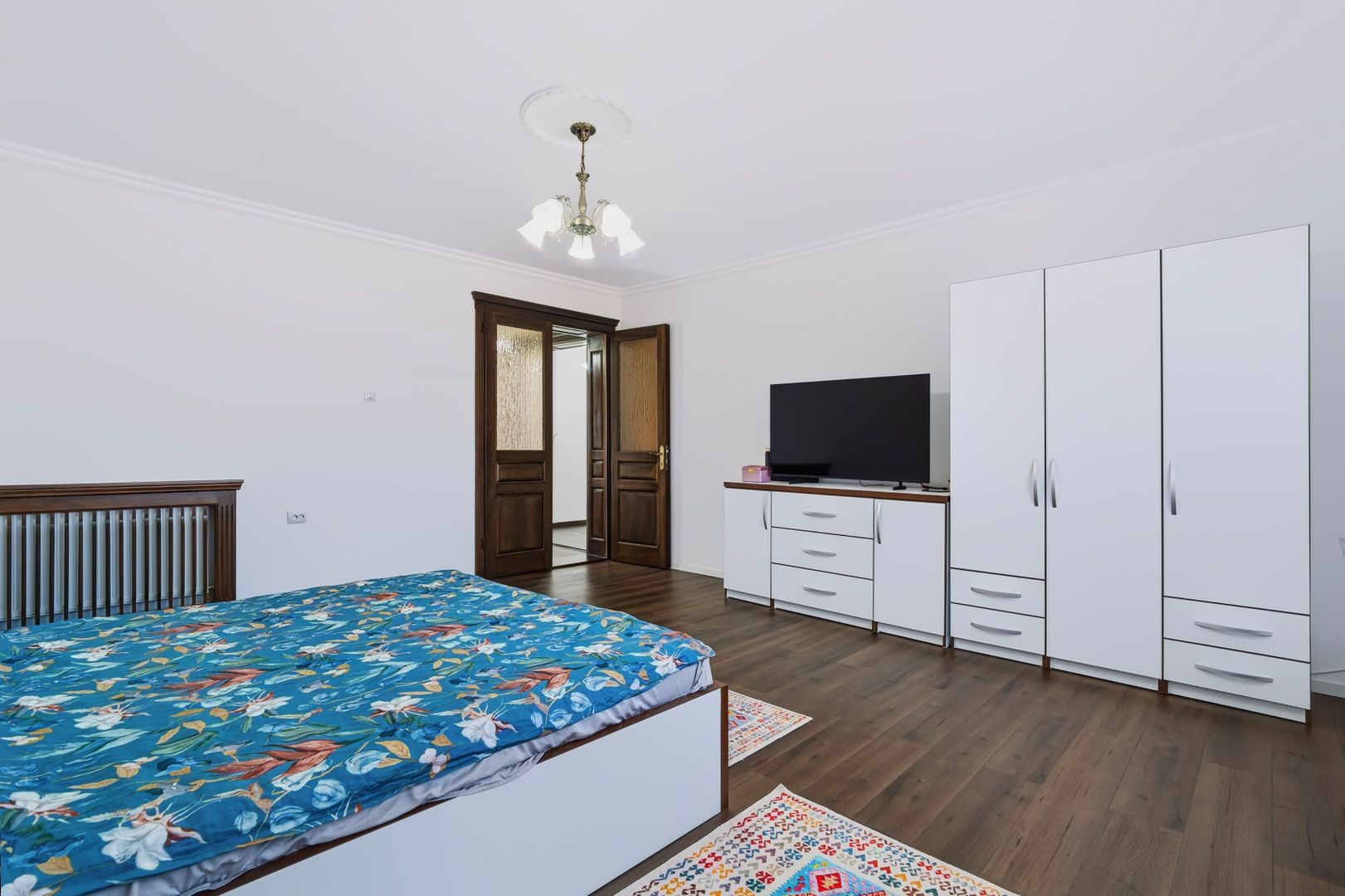 Proprietate Premium cu Teren Generos în Ioșia - Poză 9