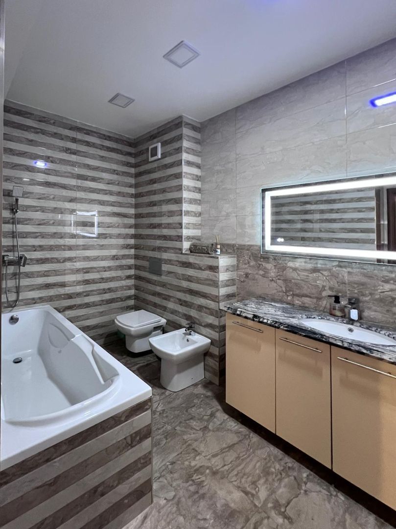 Apartament cu 3 camere – 13 Decembrie, Coresi la 5 minute pe jos. - Poză 13