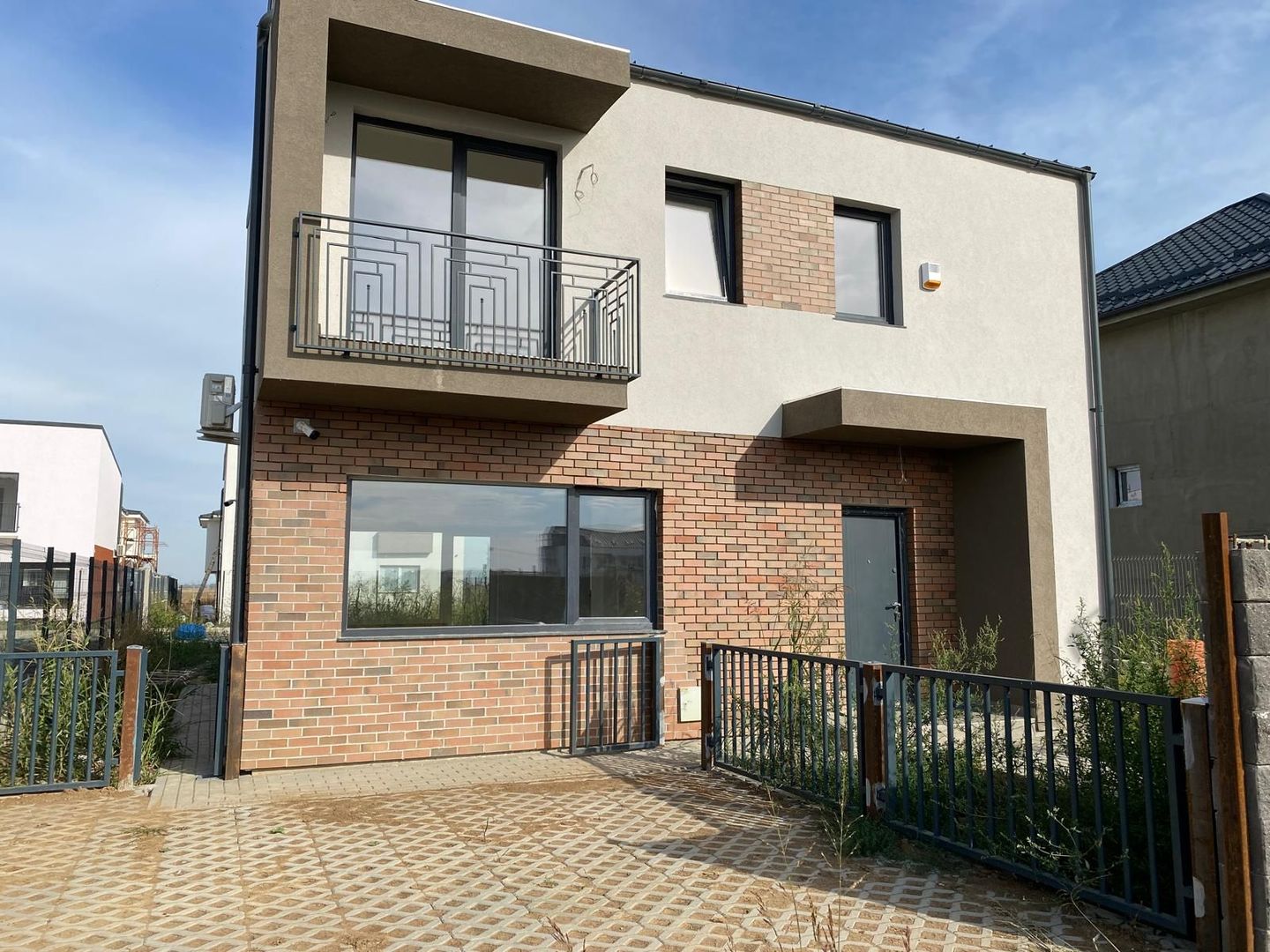 Vila individuala 4 camere, zona linistita in Tunari, Ilfov - Poză 1