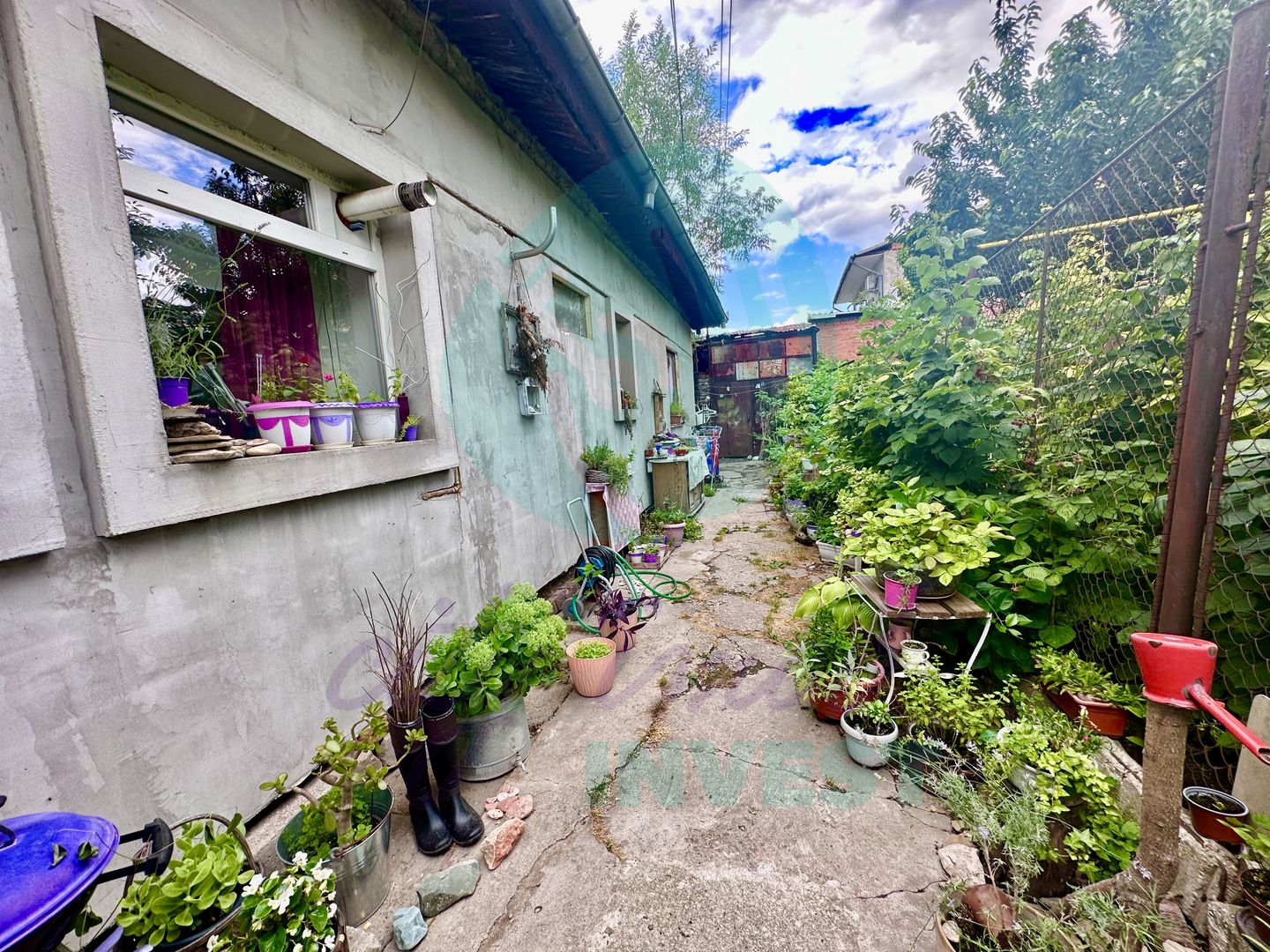 Teren de 250 mp cu casa -  la o distanta de 7 minute de statia de metrou - Poză 4