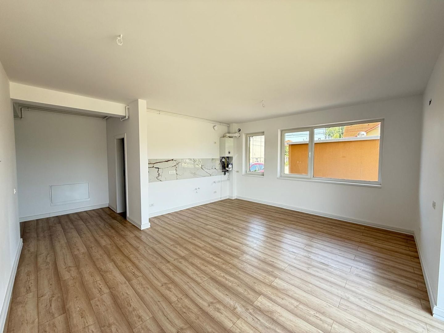 Finalizat. Gradina proprie.Pozitie excelenta - la asfalt. Loc de parcare. - Poză 2