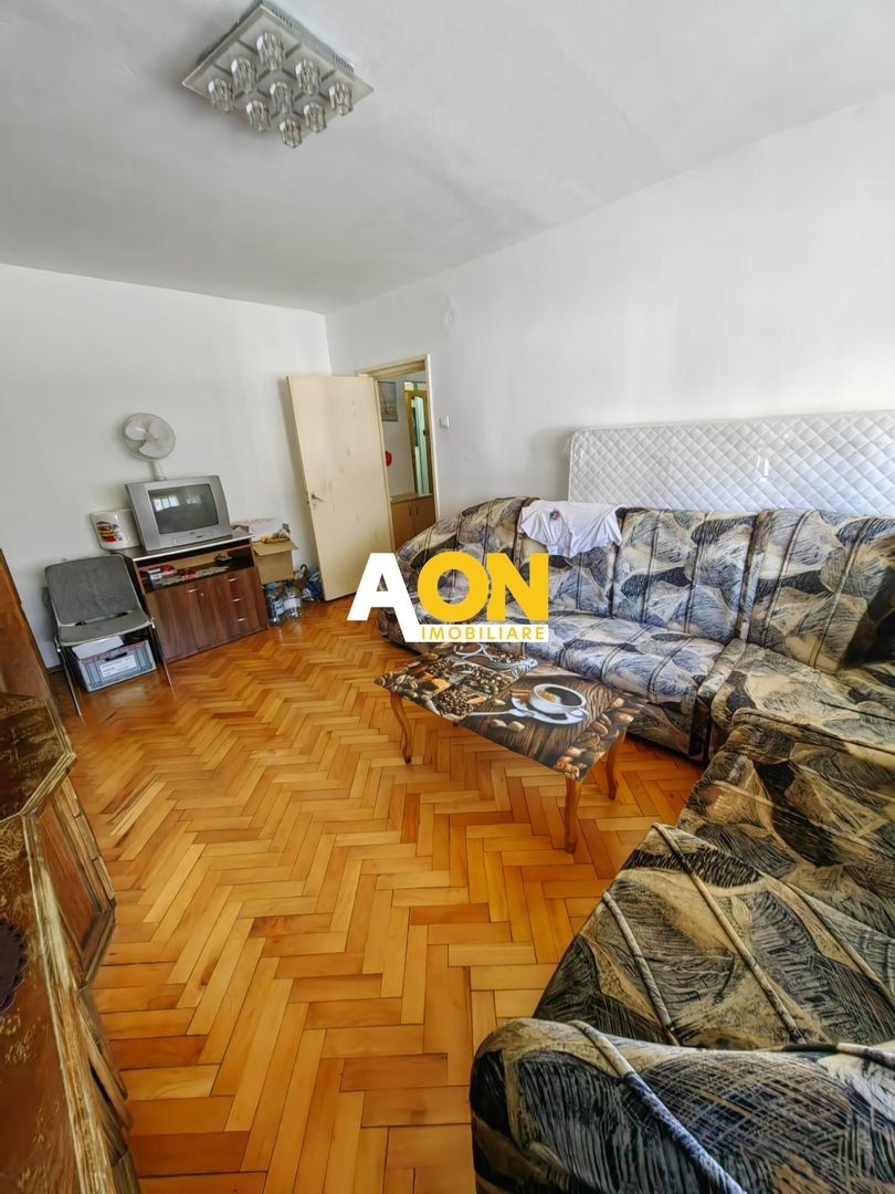 Apartament 3 Camere, Decomandat, Zona Cetate, Etaj 1 - Poză 2