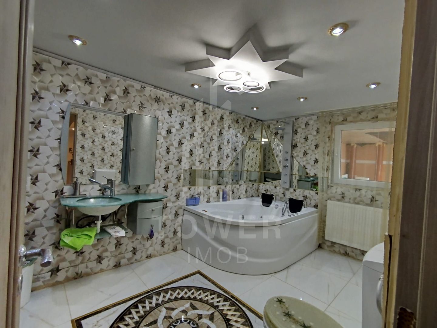 Casa de vanzare cu spatiu comercial la parter - Poză 4